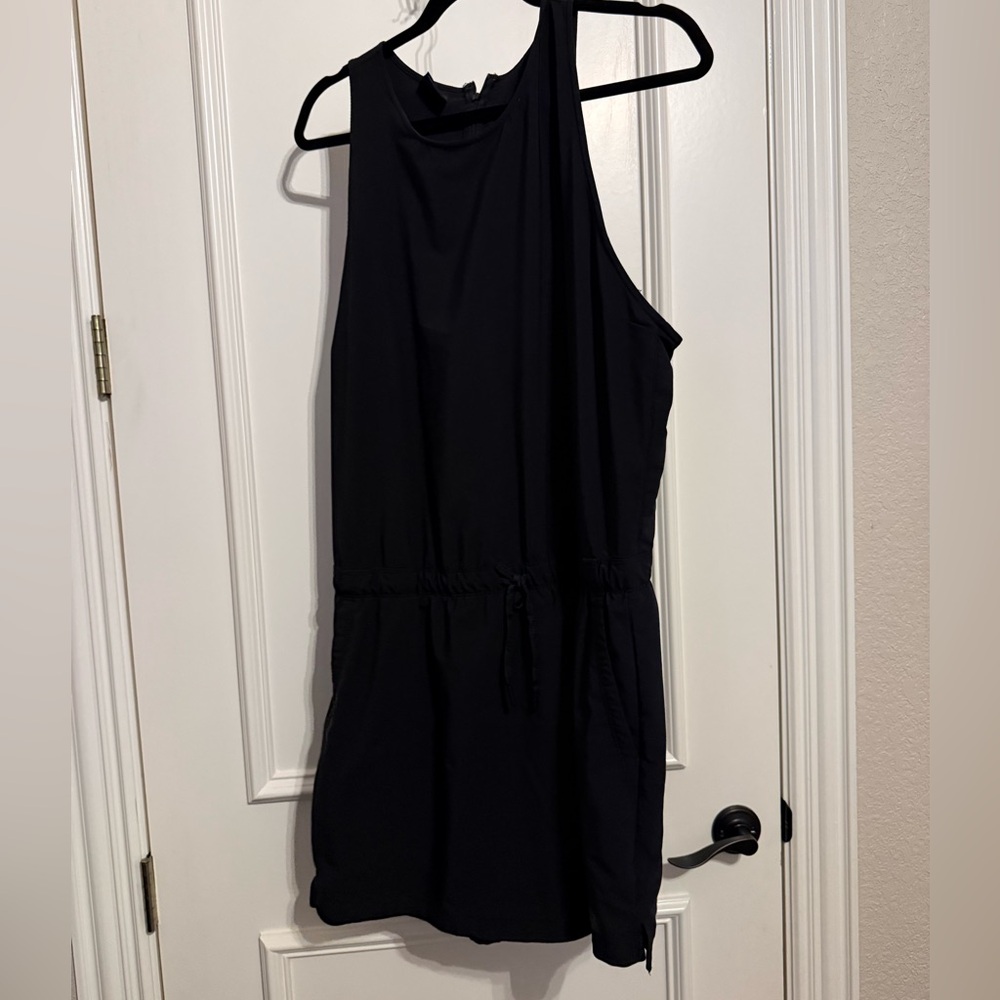 TNF Women’s performance jumper skirt with shorts - size XXL